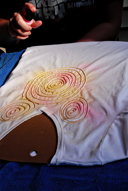 DIY Spiral Head Mickey Mouse T-Shirts, using flour, water and fabric paint!