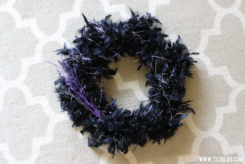 DIY Halloween Feather Wreath