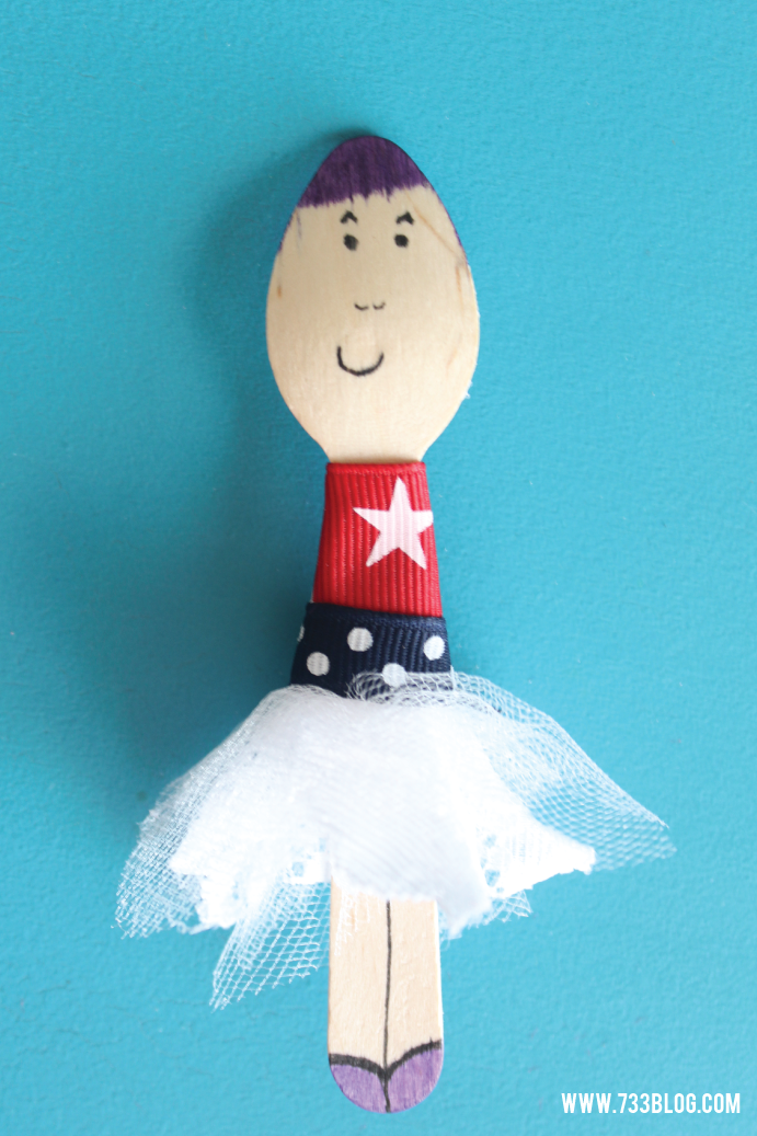Easy DIY Patriotic Wooden Spoon Doll Tutorial will become a favorite toy for little girls!