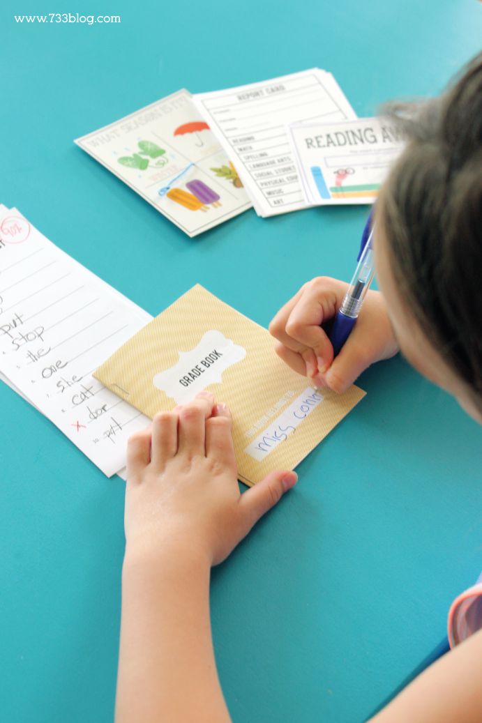Pretend Play Printable school Kit includes grade books, report card, attendence, spelling sheets, calendar and more!
