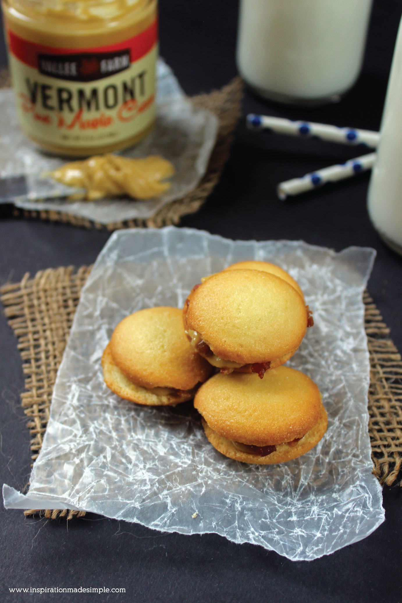 Maple Bacon Vanilla Wafer Sandwiches - a deliciously sweet dessert cookie!