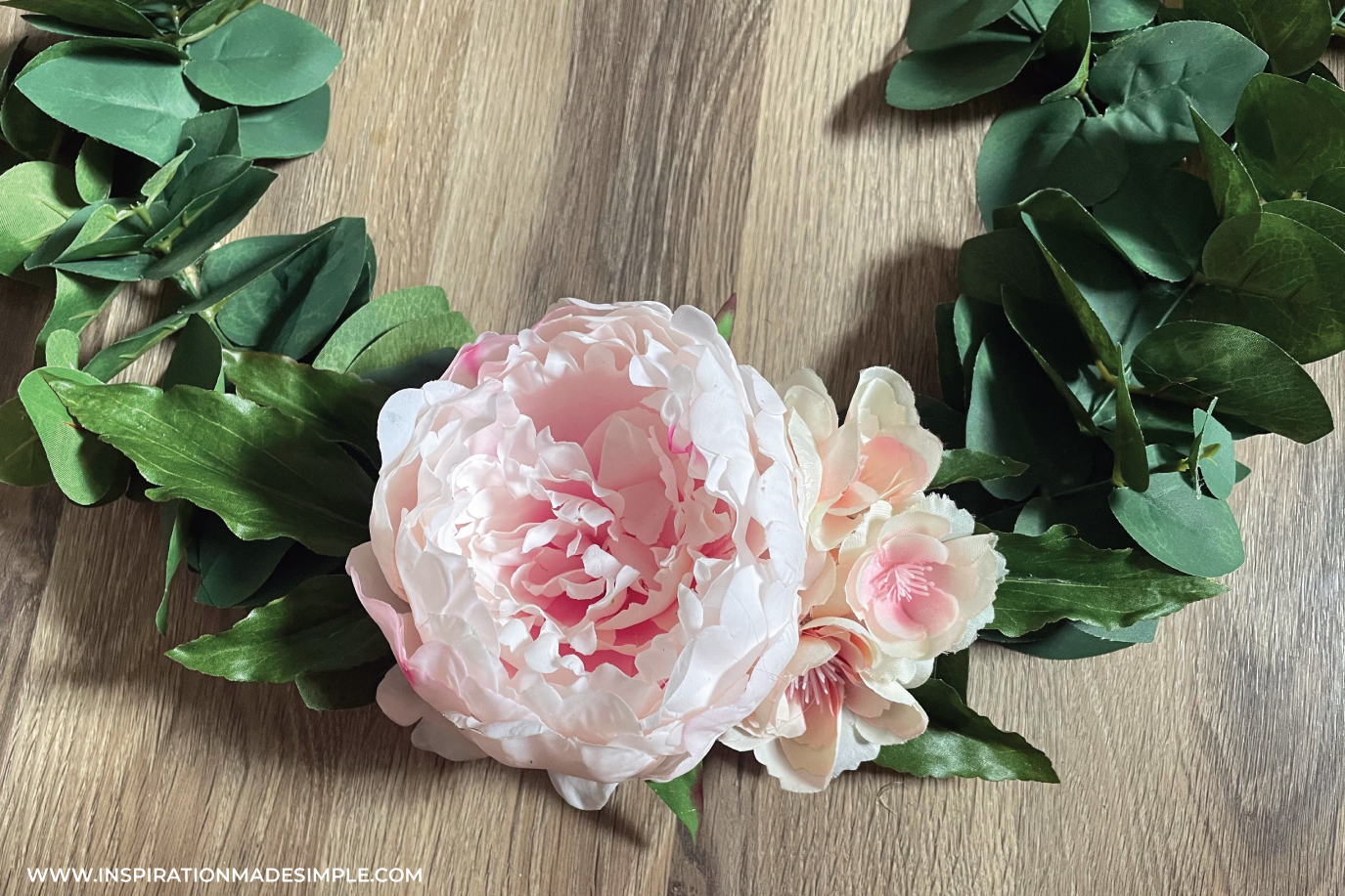 How to make a floral wreath