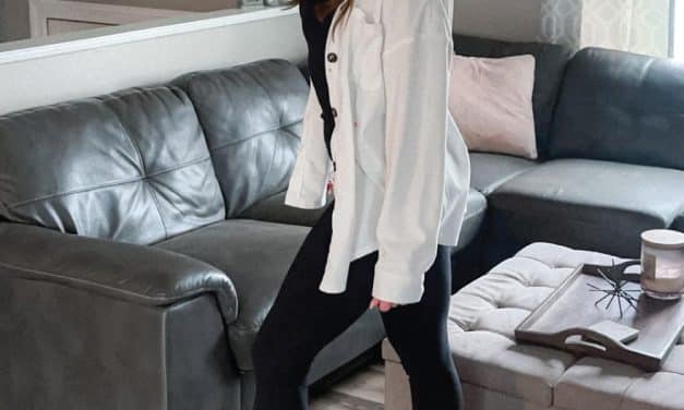 Simple Black and White Winter Outfit for Women